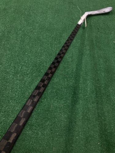 Senior Pro Blackout Hockey Stick Right Handed P28 (Used)