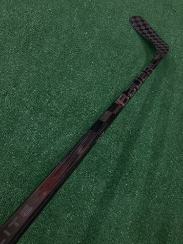 Senior Bauer Vapor Hyperlite 2 Hockey Stick Left Hand P92 (Used)