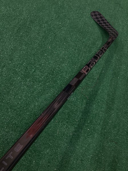 Senior Bauer Vapor Hyperlite 2 Hockey Stick Left Hand P92 (Used)