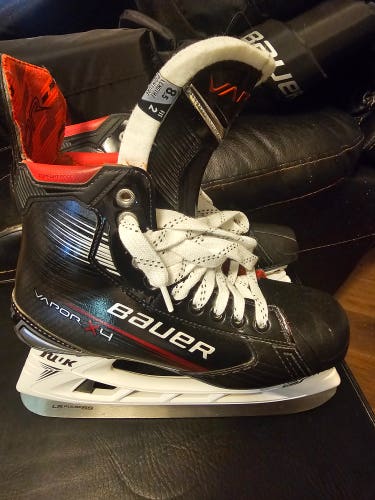 Bauer Vapor X4 Hockey Skates 8 (BARELY USED)
