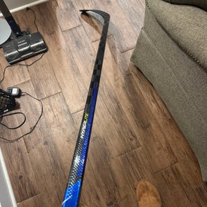 Senior Bauer Vapor Hyperlite 77 RH Hockey P14 Pro Stock (Used)