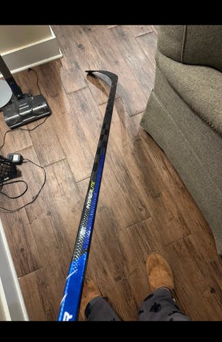 Senior Bauer Vapor Hyperlite 77 RH Hockey P14 Pro Stock (Used)