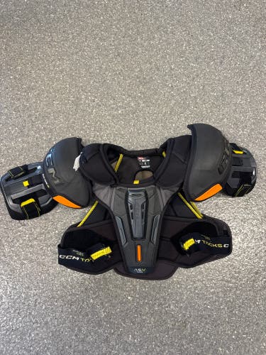 CCM Tacks ASV Pro Shoulder Pads L