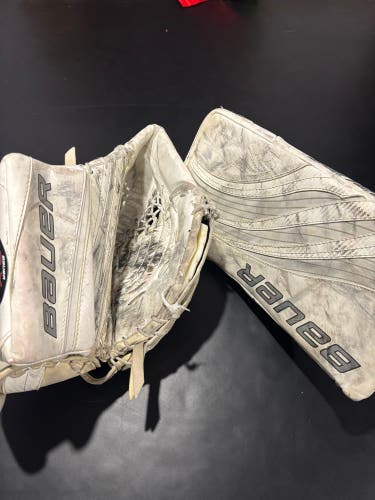 Senior Bauer regular glove and blocker