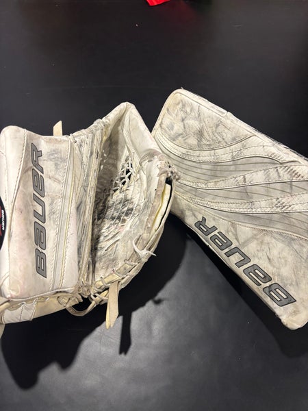 Senior Bauer regular glove and blocker