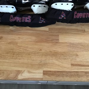 New Arizona coyotes lowry sports skate soakers