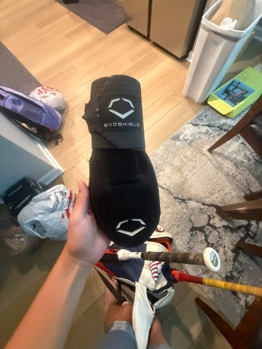 EVO shield base running mitt