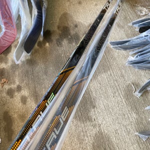 2 Pack New RH True Hzrdus 9X4 Stamkos P28 95 Flex Yellow