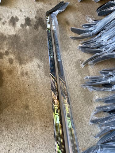 2 Pack New RH True Hzrdus 9X4 Roy P90T 85 flex Gold