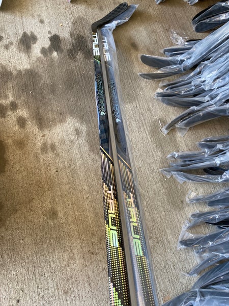 2 Pack New RH True Hzrdus 9X4 Roy P90T 85 flex Gold