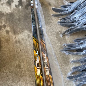 2 Pack New RH True Hzrdus 9X4 Glass P92M 80 flex yellow