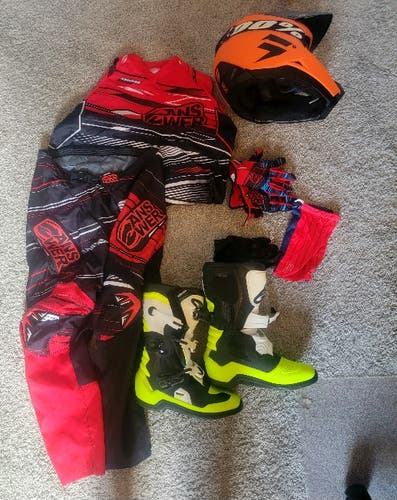 Motocross Gear Set – Helmet, Boots, Jersey, Pants, Gloves