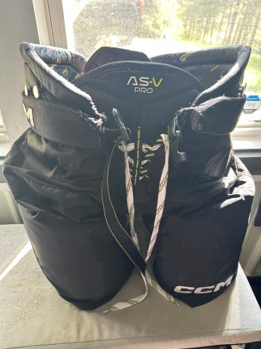 Men's Senior XL CCM Tacks AS-V Pro Hockey Pants (Used)