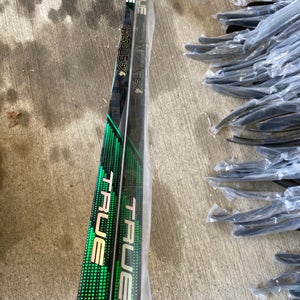 2 Pack New RH True Hzrdus 9X4 Swaney P28 85 flex Green