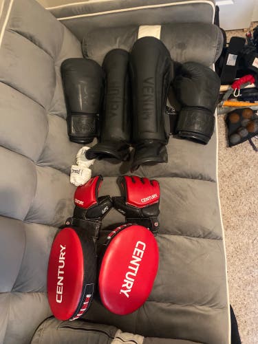 (Used) Kickboxing/Boxing equipment