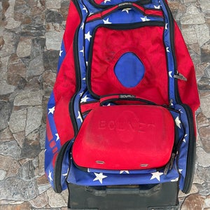 BOWNET COMMANDER CATCHER'S ROLLING WHEELED BAG - (Used)  small hole can be seen last picture