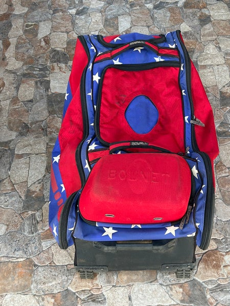 BOWNET COMMANDER CATCHER'S ROLLING WHEELED BAG - (Used)  small hole can be seen last picture