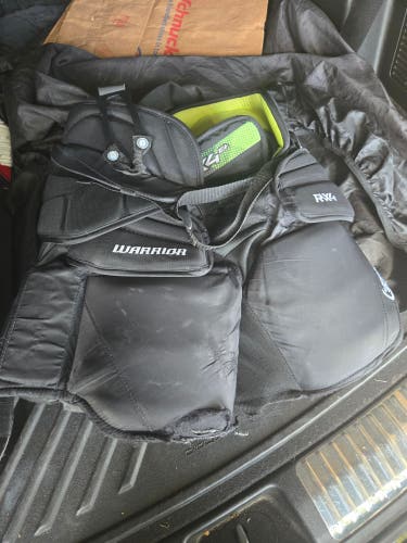 Junior Large 2024 Hockey Goalie Pants (Used)