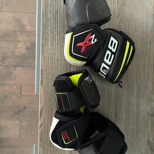 Junior Medium Bauer Vapor 2x Elbow Pads (Used)
