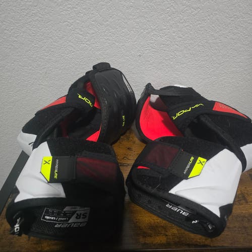 Senior Large Bauer Vapor HyperLite Elbow Pads (New)
