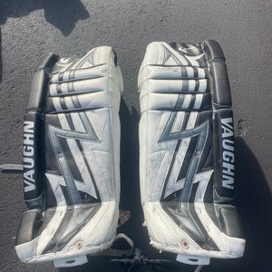 32" Vaughn Velocity 7070 Goalie Leg Pads (Used)