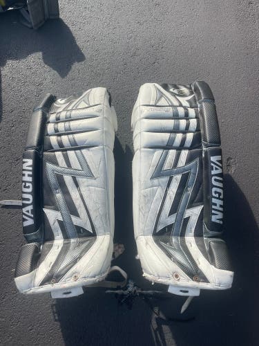 32" Vaughn Velocity 7070 Goalie Leg Pads (Used)
