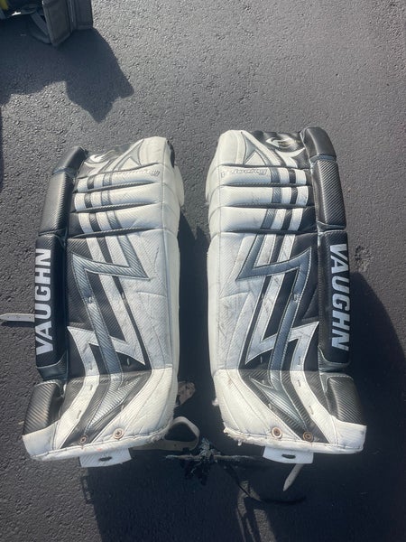 32" Vaughn Velocity 7070 Goalie Leg Pads (Used)