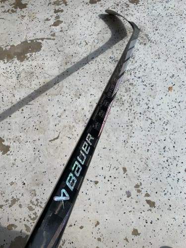 Senior Bauer Right Handed P28 87 Flex Proto-R Hockey Stick