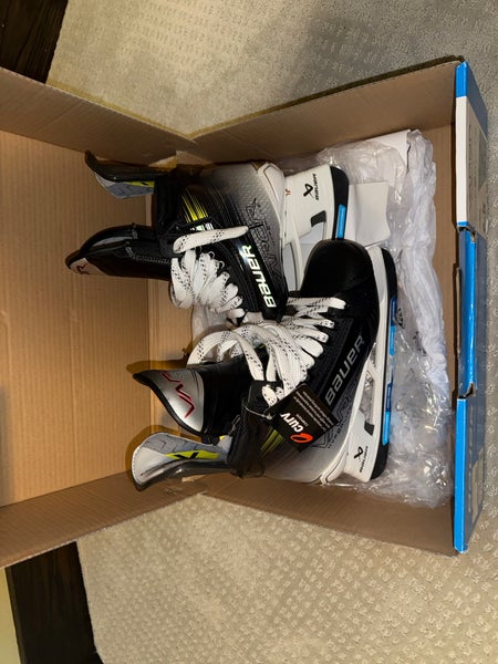2023 Bauer Vapor Hyperlite 2 Hockey Skates Regular Width 6.5 (New) Steel NOT included