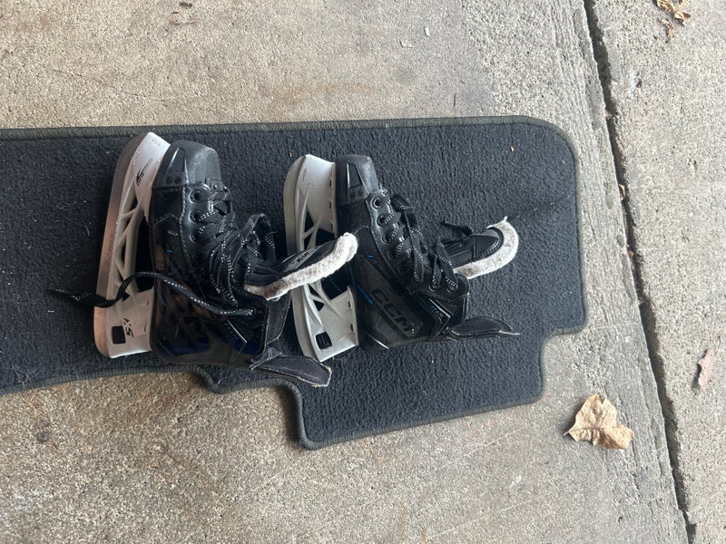 CCM JetSpeed FT675 Hockey Skates Size 1 (Used)