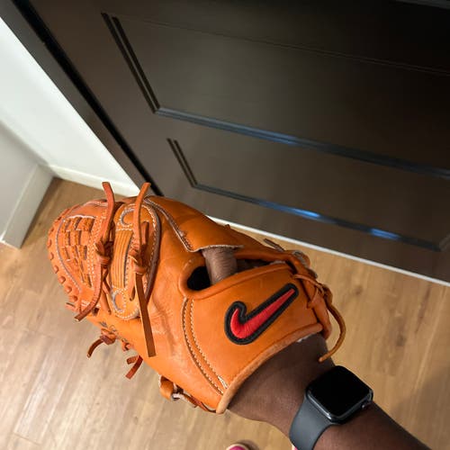 Pitcher's LH Nike Diamond Ready J Baseball Glove 12"