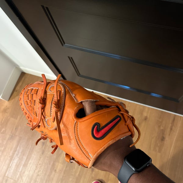 Pitcher's LH Nike Diamond Ready J Baseball Glove 12"