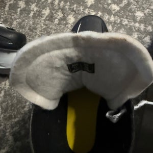 CCM Tacks 9040 Hockey Skates Regular Width 11 (New)