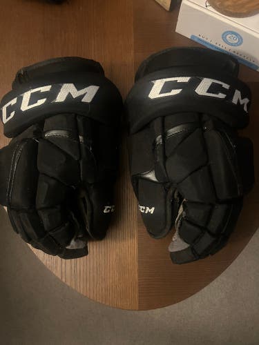 CCM HG12 Gloves 14" Pro Stock (Used)