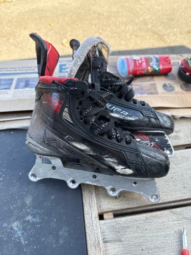Bauer Vapor X5 Pro Hockey Skates Regular Width Size 3.5 (Used)