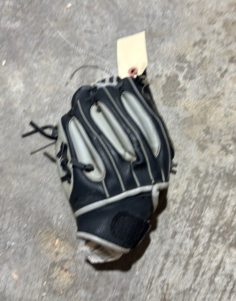 Black Easton Z-Flex RH Infield Baseball Glove 9.5" (Used)