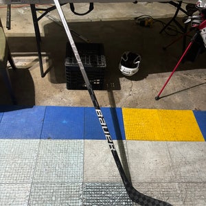 Senior Bauer Vapor Hyperlite Left Hand Hockey Stick P28 (Used)