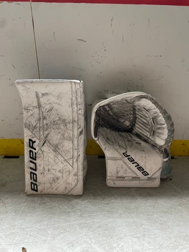 *PRICE NEGOTIABLE* 2024 Bauer M5 Pro Regular Glove and Blocker (Used)