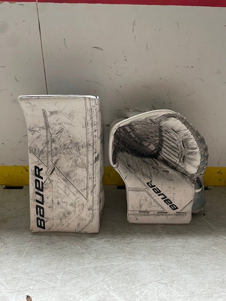 *PRICE NEGOTIABLE* 2024 Bauer M5 Pro Regular Glove and Blocker (Used)
