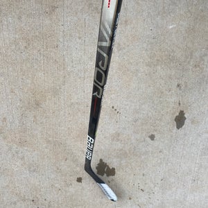 Intermediate Bauer Vapor Hyperlite Left Hand Hockey Stick P92 (Used)