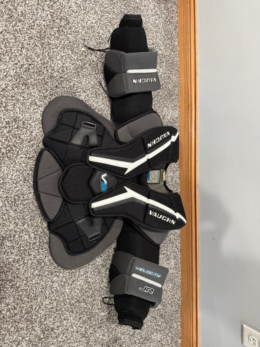 Medium Vaughn Velocity V9 Goalie Chest Protector (Used)