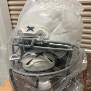 Medium Youth Xenith Helmet (New)