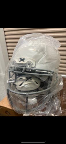 Medium Youth Xenith Helmet (New)