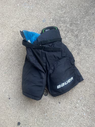 Men's Youth Medium Bauer Hockey Pants (Used)