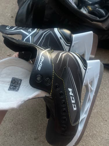 CCM 9040 Hockey Skates 13.5 (Used)