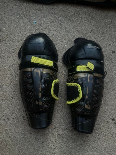 Youth CCM 9" Shin Pads (Used)