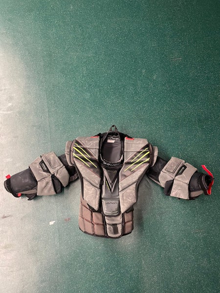Medium Bauer Hyperlite Goalie Chest Protector Pro Stock (Used).