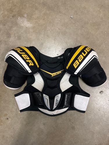 Men's Small Junior Bauer Supreme 150 Shoulder Pads (Used)