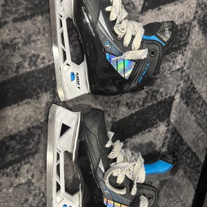 True TF7 Hockey Goalie Skates Regular Width Size 3.5 (Used)