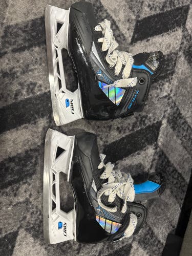 True TF7 Hockey Goalie Skates Regular Width Size 3.5 (Used)